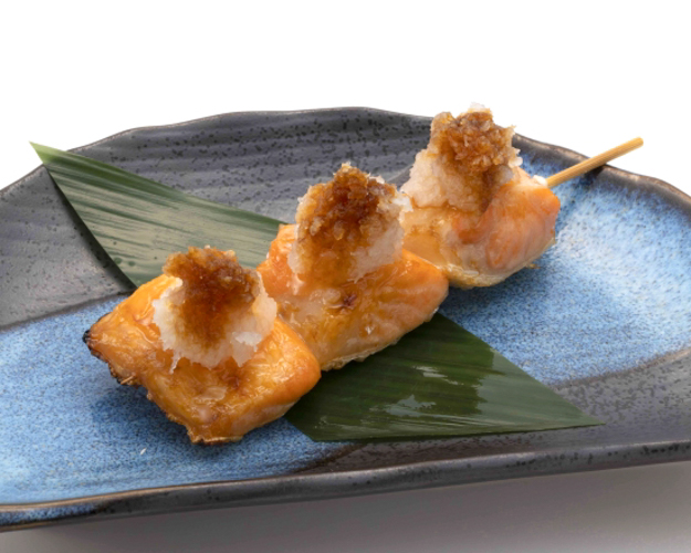 サーモンハラス串焼き サーモンハラス串焼き|赤坂で寿司のテイクアウト・デリバリーなら東京寿司 ITAMAE SUSHI